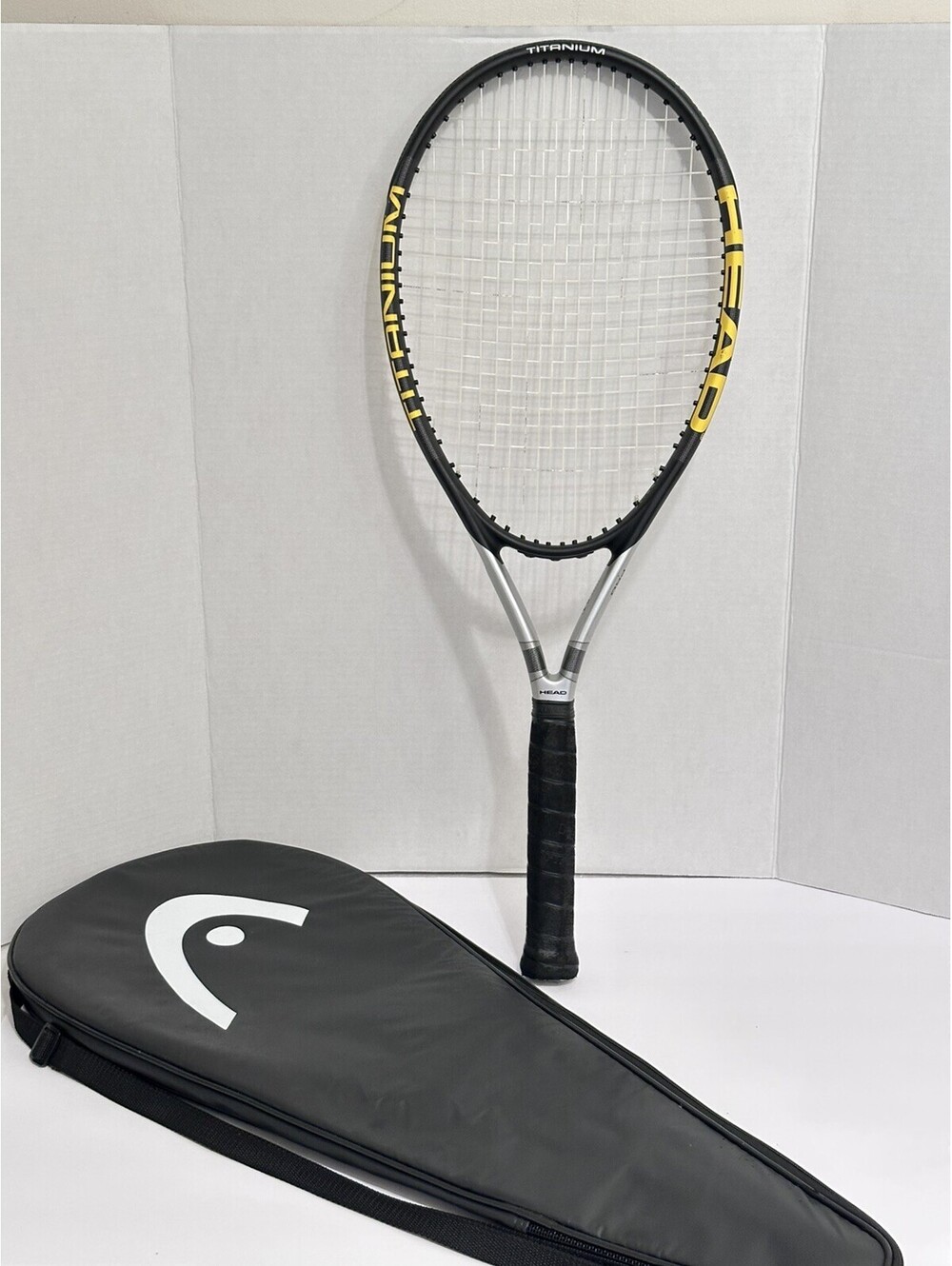 HEAD Ti.S1 Pro Titanium Oversize - Grip 4 3/8 -3 with case & Tennis balls